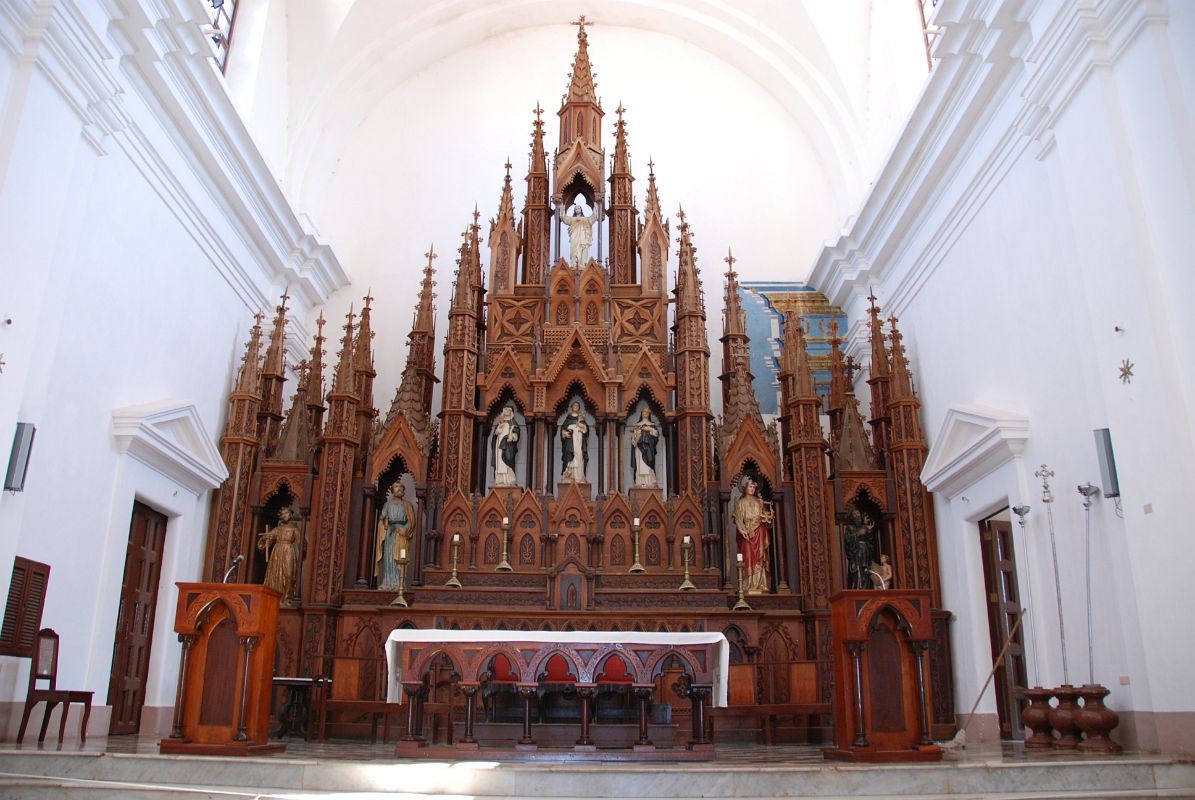 24 Cuba - Trinidad - Plaza Mayor - Iglesia Parroquial de la Santisima, Church of the Holy Trinity - Main Altar
